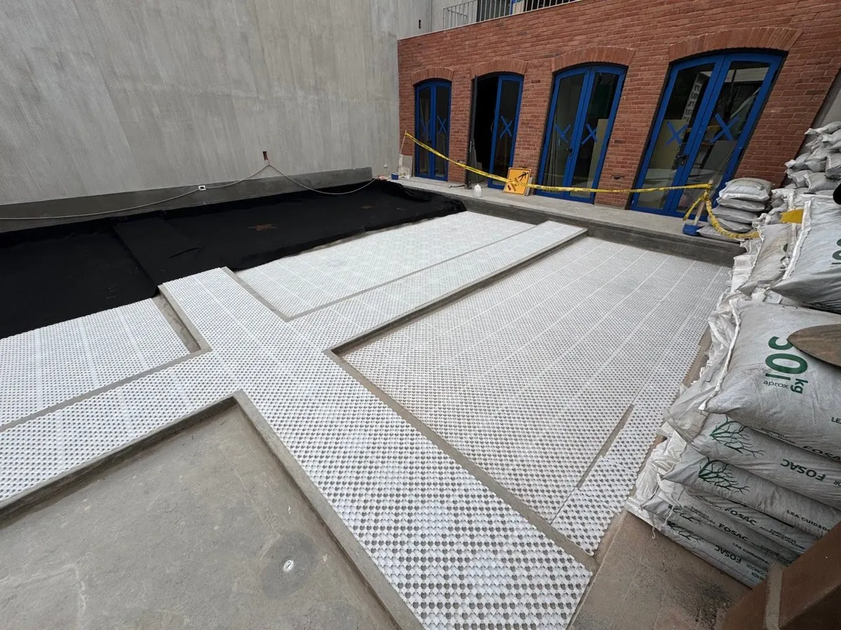 Celdas PlastiDren instaladas en techo verde del proyecto Casa N