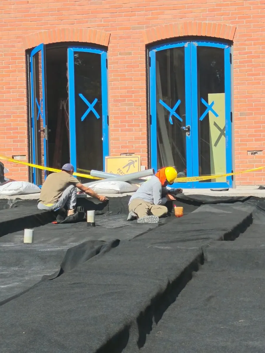 Instalación de PlastiDren en Casa N con registros distribuidos para sumideros